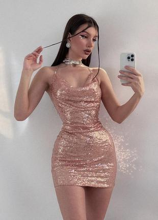 Роскошное праздничное платье с золотистыми пайетками