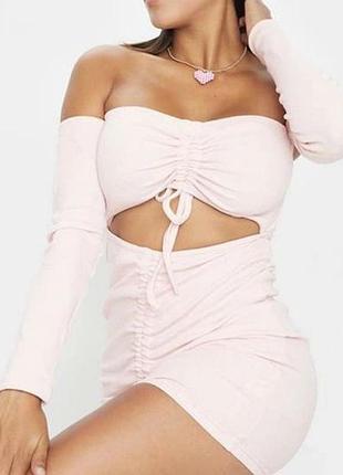 Платье персиковое с затяжкой