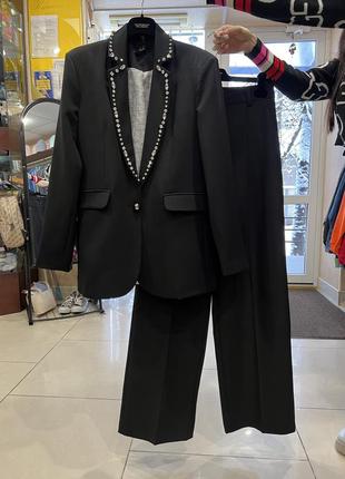 Костюм женский брючный черный нарядный с пиджаком