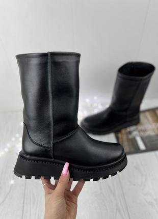 Женские черные кожаные зимние угги на танкетке