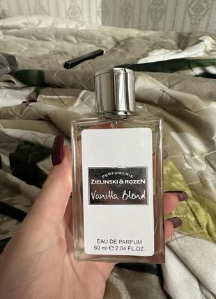 Набор косметики и духов