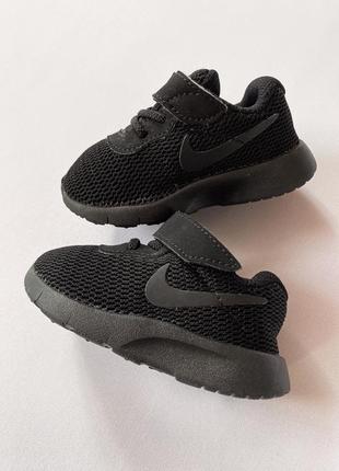 Черные детские кроссовки 19-20 размер найк/nike оригинал