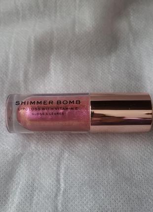 Яскравий блиск для губ makeup revolution shimmer bomb lip gloss