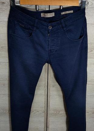 Мужские стильные зауженные брюки guess в темносинем размер 32/34