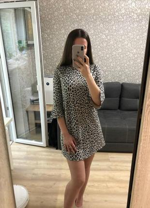 Плотное леопардовое платье платья