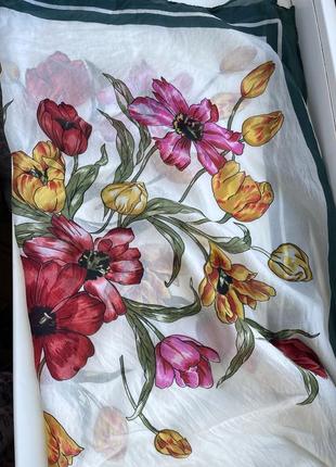 Шовкова легка хустина в квітковий принт в стилі ferragamo 100% шовк4 фото