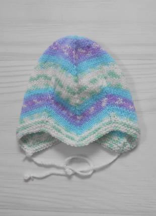 Вязаная мягкая шапочка для малыша