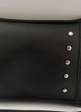 Чорна сумка на довгому ремінці