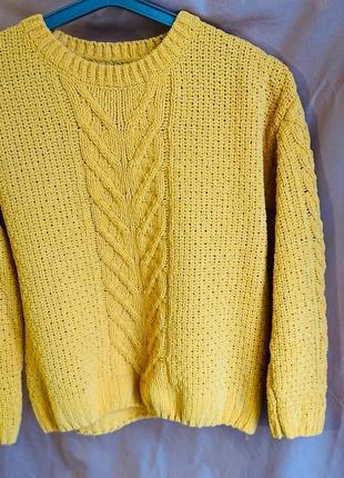 Яскраво жовтий светр жіночий