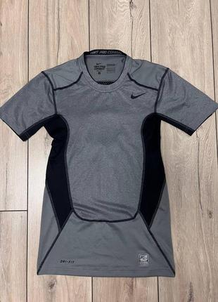 Чоловіча компресійна спортивна футболка nike pro combat1 фото