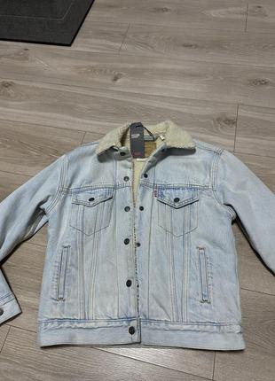 Нова куртка levi’s