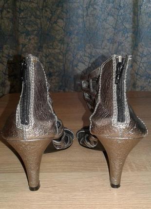 Босоножки женские кожзам  на каблуке.3 фото