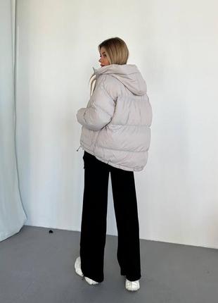 Куртка с большими карманами легкая теплая демисезонная зимняя бежевая светлая7 фото