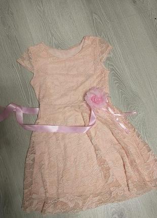 Красивое кружевное платье