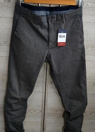 Мужские элегантные  хлопкоые брюки чиносы tommy hilfiger в сером цвете размер 34/34