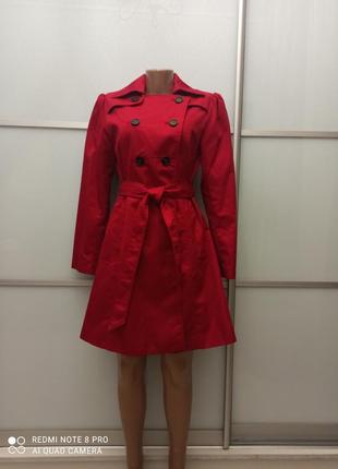 H&m. пальто жіноче. червоного кольору.