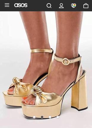 Золотые босоножки на каблуке с узлом на платформе asos design