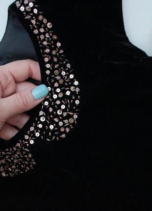 Шикарное черное бархатное прямое платье-сарафан next с золотистым воротничком из пайеток3 фото