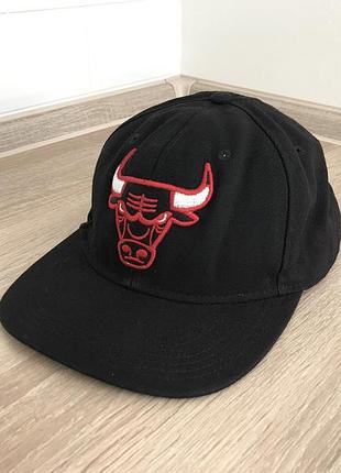 Чоловіча чорна вінтажна кепка mitchell & ness chicago bulls