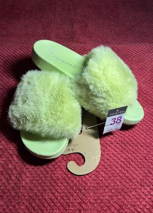 Зручні пухнасті капці тапочки primark