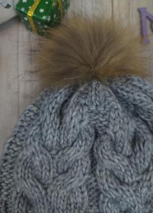 Женская шапка gian зимняя вязаная на флисе с помпоном серая размер 57-582 фото