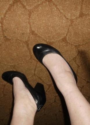 Туфли на толстом каблуке ,натуральная кожа2 фото