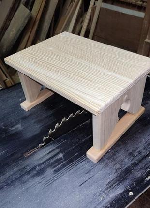 Прочный низкий табурет без покраски