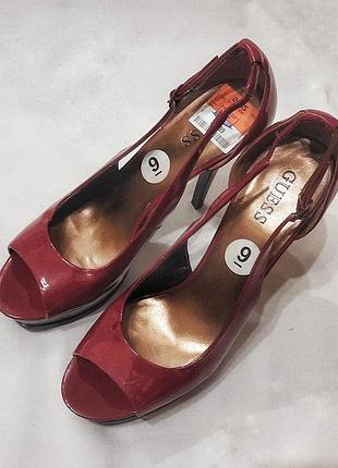 Босоніжки жіночі лаковані