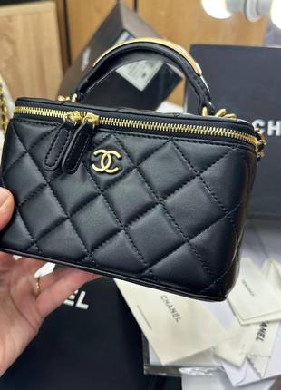 Кожаная сумка в стиле chanel