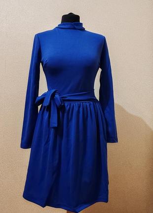 Платье с рюшем