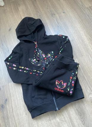 Спортивный костюм adidas