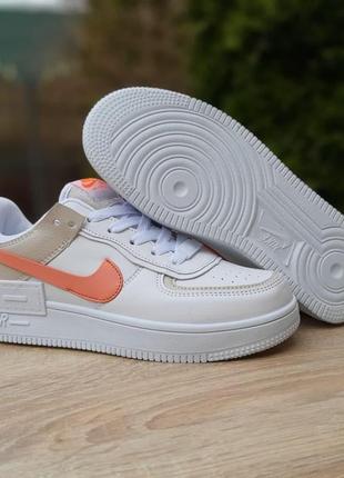 Жіночі кросівки  nike air force 1 shadow білі з сірим з пудрою5 фото