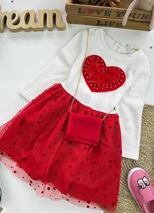 Стильное платье с сумочкой