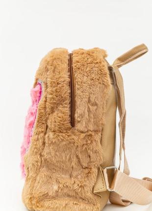 Пушистый меховой рюкзак с принтом бантик с пайетками2 фото