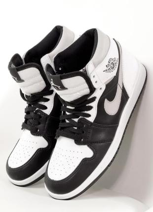 Чоловічі кросівки nike air jordan 1 whiteblack white black grey чорного з білим та чорним кольорів