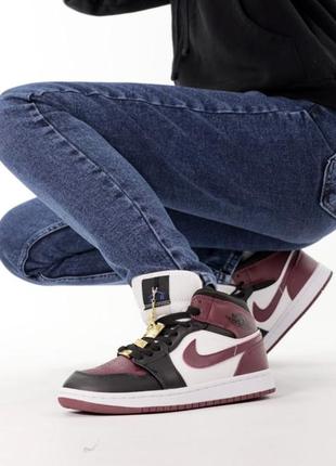 Женские кроссовки nike air jordan 1 retro white black burgundy бордового с белым и черным цветов