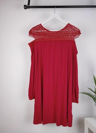 Красное платье с кружевными плечами и длинным рукавом от by very2 фото