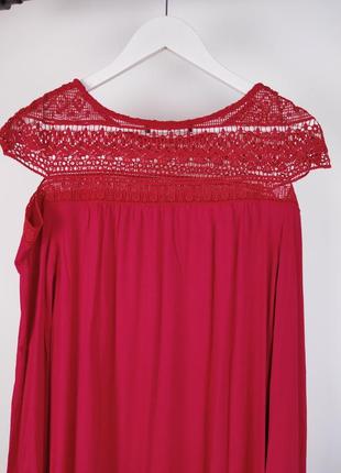 Красное платье с кружевными плечами и длинным рукавом от by very7 фото