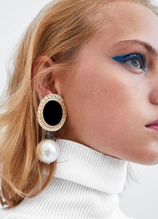 Ефектні сережки під zara з чорними вставками