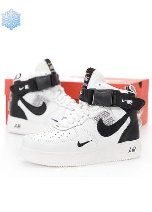 Зимние женские кроссовки nike air force 1 high winter white black fur черного с белым цветов с мехом