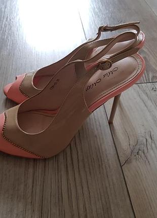 Босоножки кожа
