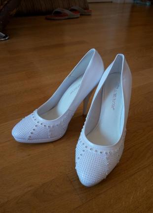 Туфлі на весілля білі 36 р - устілка 22 см4 фото