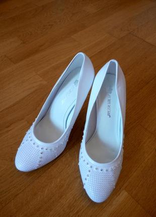 Туфлі на весілля білі 36 р - устілка 22 см9 фото