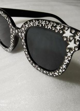 Вінтажні жіночі сонцезахисні окуляри з маленькими зірочками.4 фото