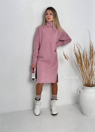 Платье из ангоры с горловиной