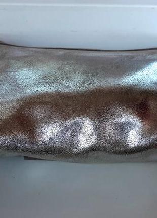 Стильная кожаная сумка-конверт в винтажном стиле beck sondergaard.8 фото