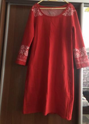 Красное платье с белым принтом под вышивку1 фото