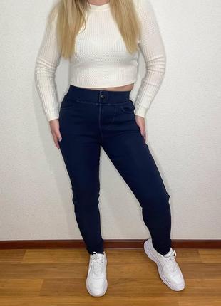Женские теплые стрейчевые джинсы на флисе с карманами размеры 42-505 фото