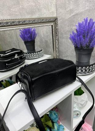 Жіноча чорна замшева сумка з ручкою на два відділення5 фото