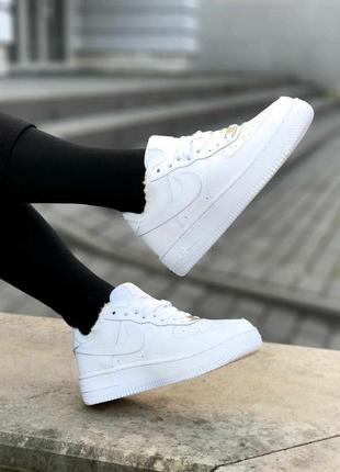 Кроссовки унисекс зимние белые nike air force 1 low white fur3 фото